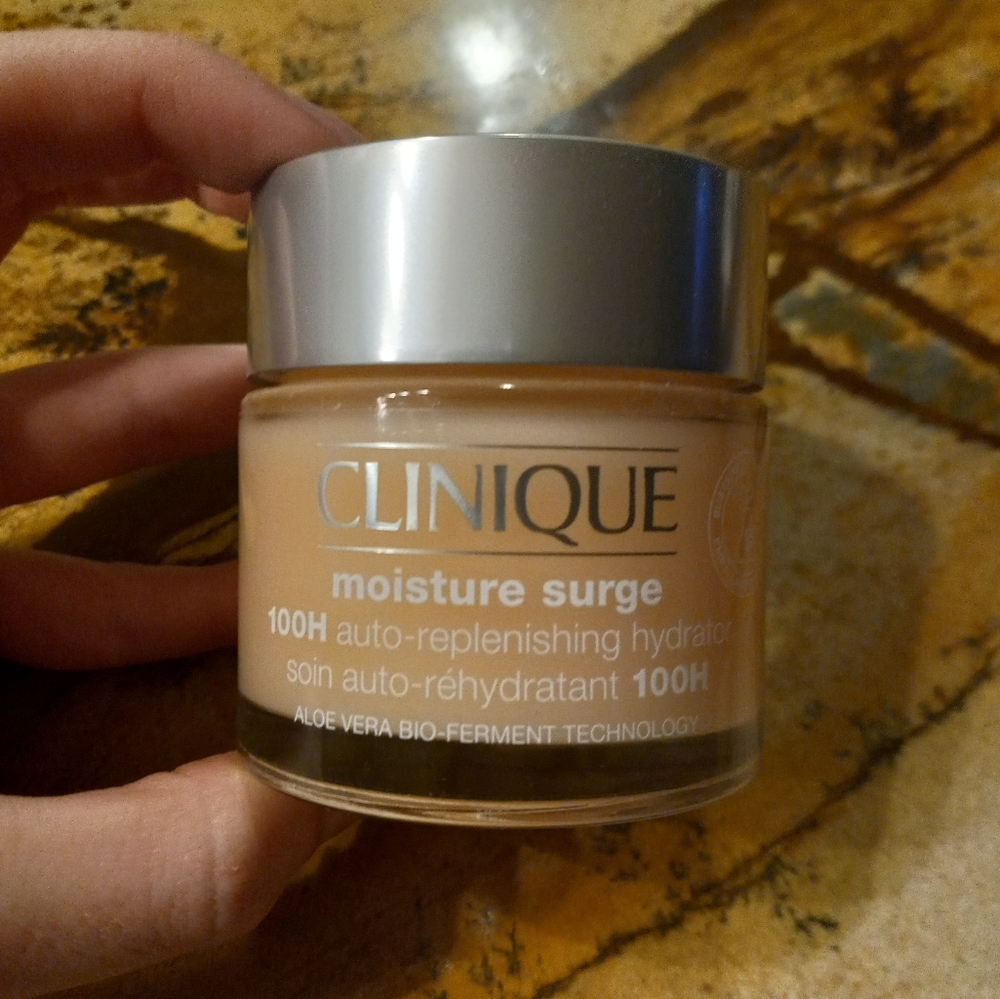 Clinque Moisture Surge
